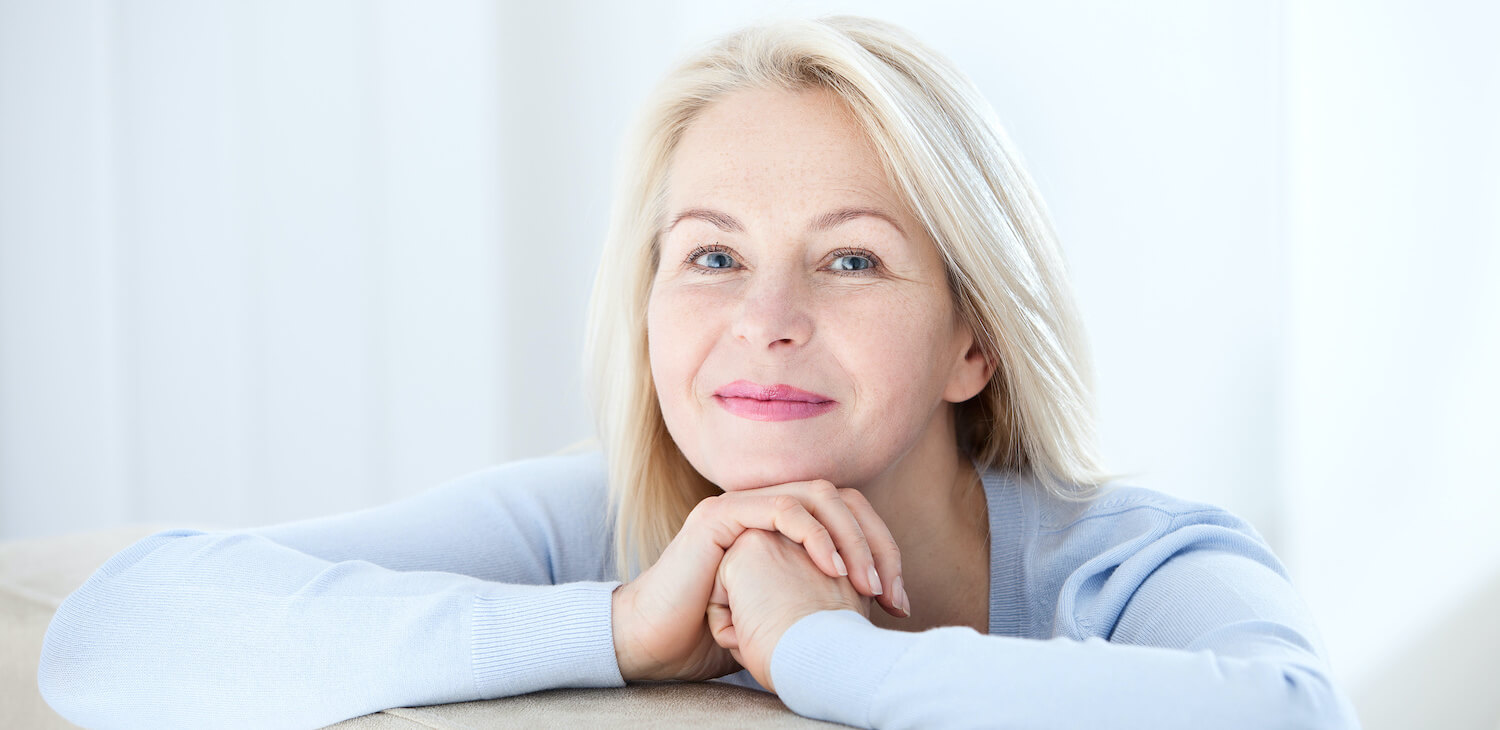 Femme réfléchissant à la ménopause