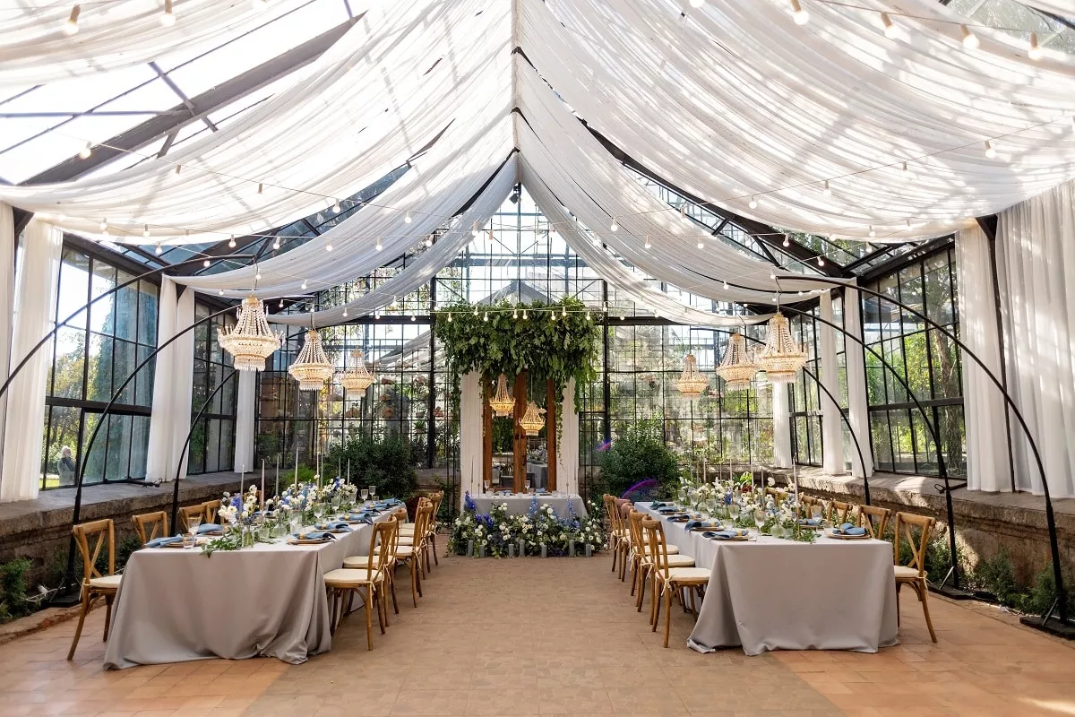 Salle de réception de mariage élégante