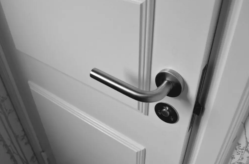 Ce que j'ai découvert en poussant la porte de la chambre de ma fille m'a laissée sans voix