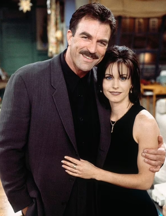 Tom Selleck posant dans un cadre naturel, éloigné de l'agitation hollywoodienne