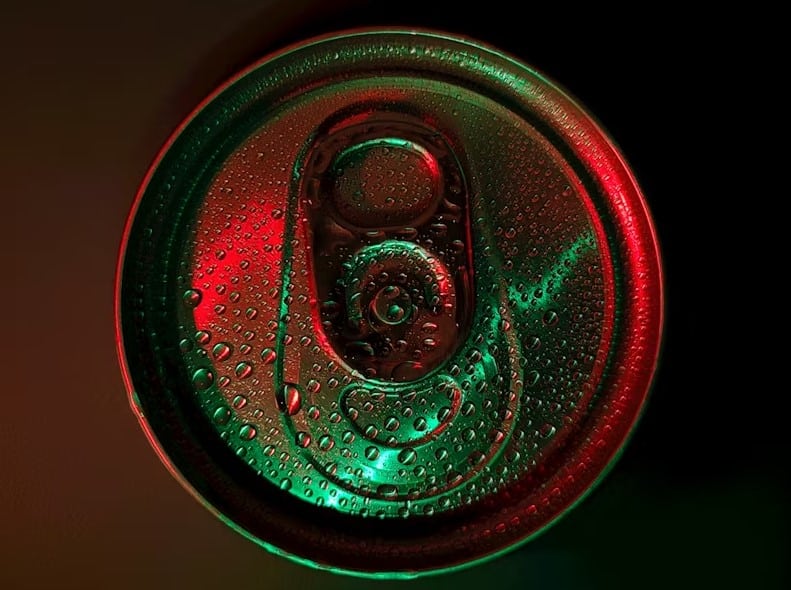 Le verre qui fragilise votre squelette : pourquoi ce soda du quotidien est un piège pour vos os