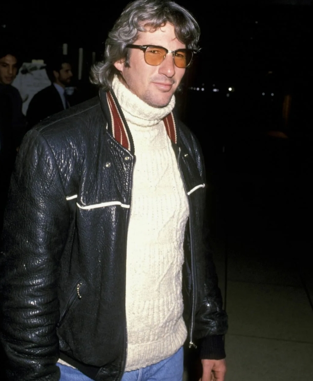 Portrait de Richard Gere en costume, regard intense
