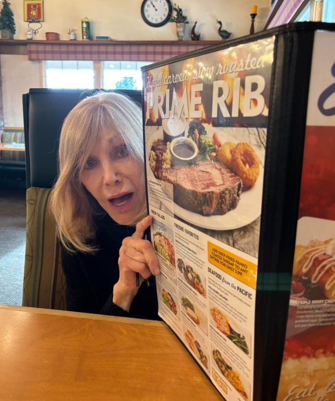 Kim Novak, sereine, à un âge avancé