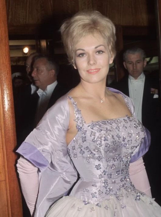 Kim Novak sous les feux des projecteurs et des médias