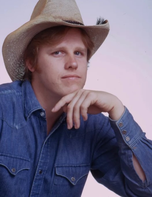 Gary Busey jeune, dans le rôle de Buddy Holly