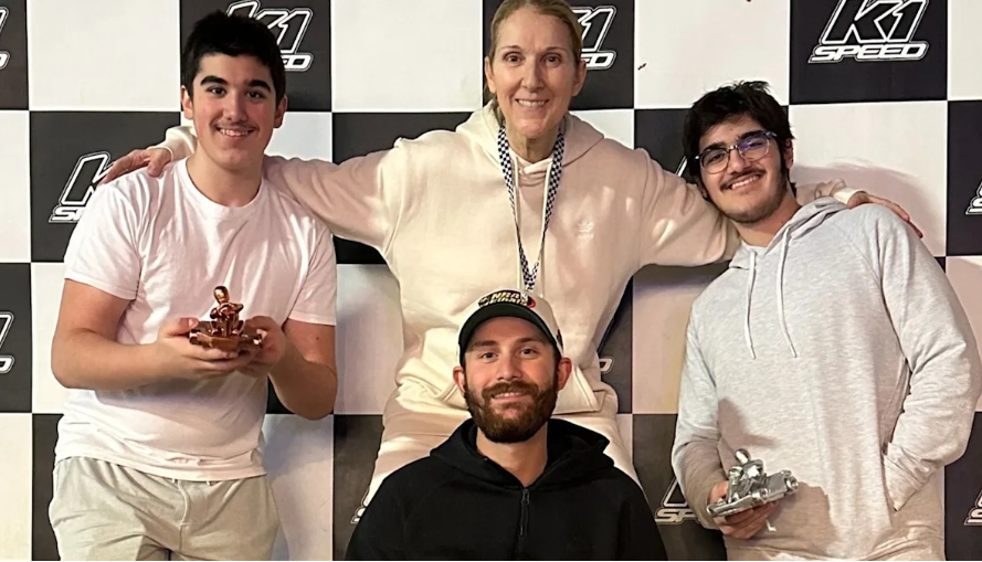 Céline Dion sur scène, souriante et déterminée