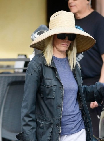 Kim Basinger souriante, image chaleureuse et naturelle