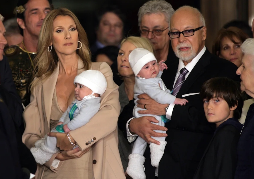 Céline Dion et René Angélil se regardant avec affection