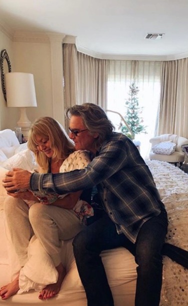 Ils filent le parfait amour depuis 40 ans sans jamais se passer la bague au doigt : ce couple star défie toutes les conventions hollywoodiennes