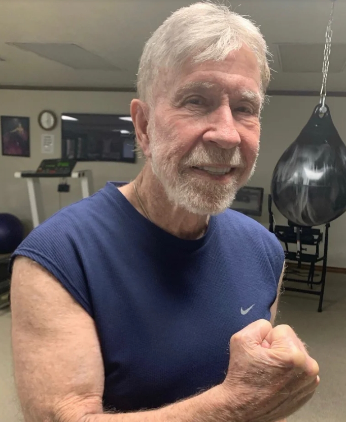 Portrait emblématique de l'acteur en pleine maturité, regard déterminé