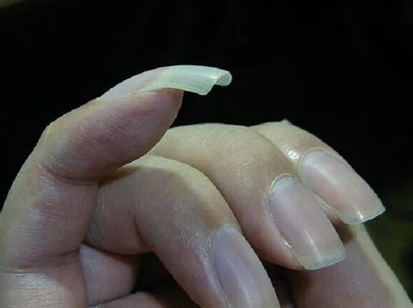 Représentation historique d'ongles longs dans la culture asiatique