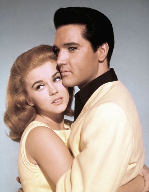 Ann-Margret et Elvis Presley sur un plateau de tournage