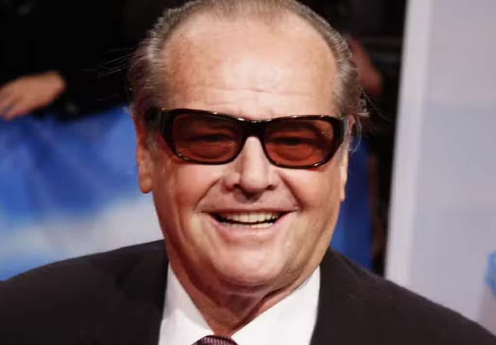 Jack Nicholson, souriant, empreinte d'une longue carrière