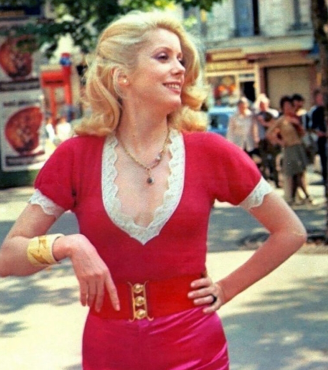 Catherine Deneuve dans un rôle marquant, regard intense