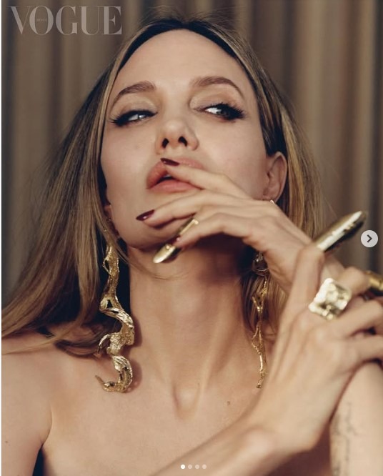 Angelina Jolie, portrait en lumière naturelle