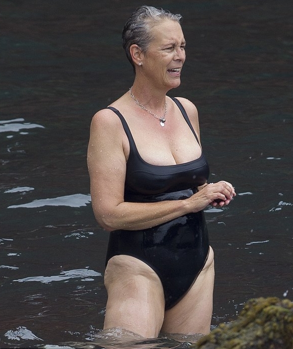 Détail sur les cheveux gris argenté de Jamie Lee Curtis