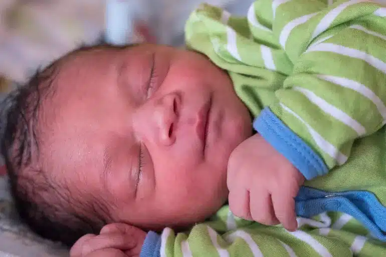 Naissance et autisme : un acide gras dans le sang du cordon pourrait-il tout changer ?