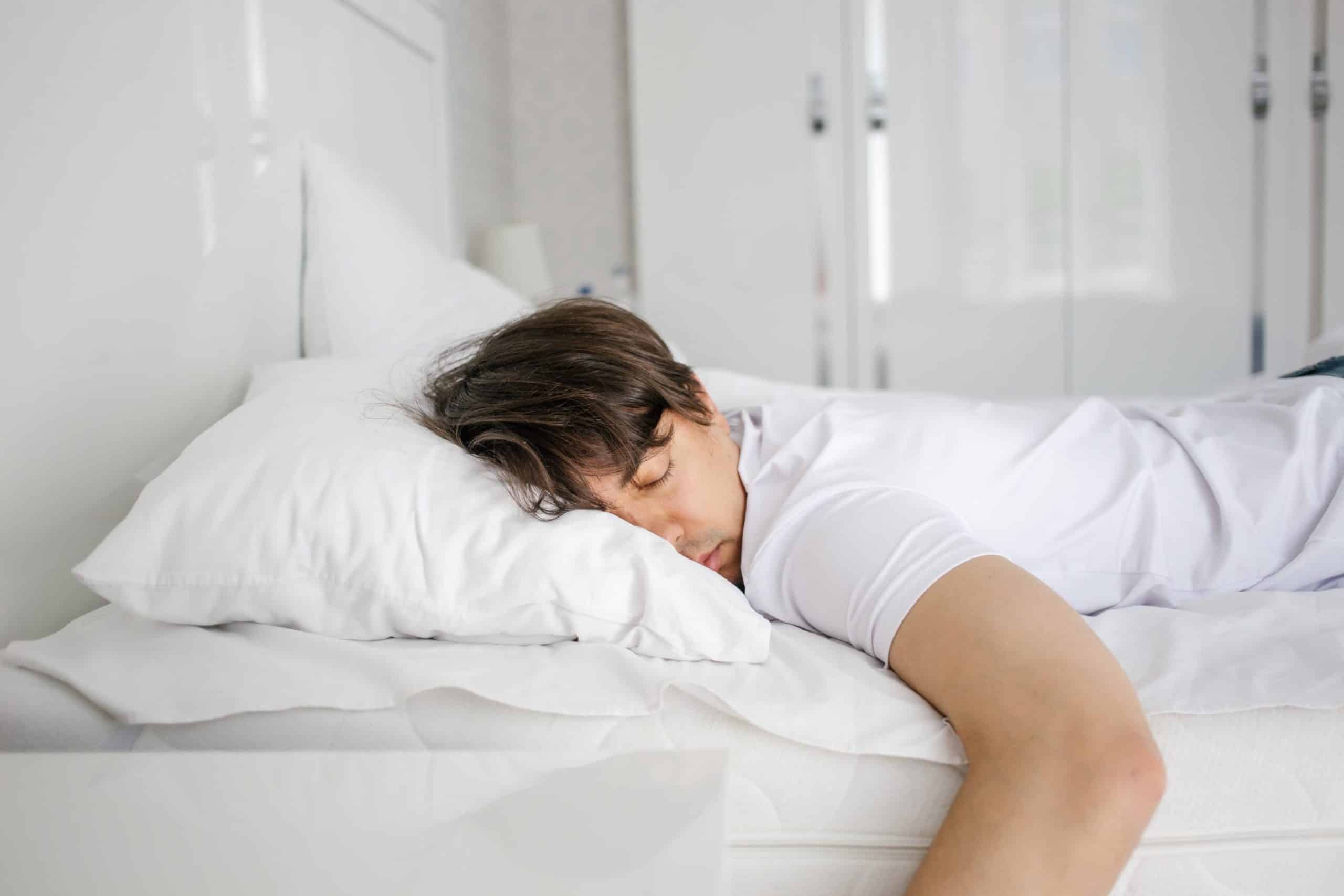 Dormez-vous mal sans le savoir ? L’impact insoupçonné de votre position nocturne
