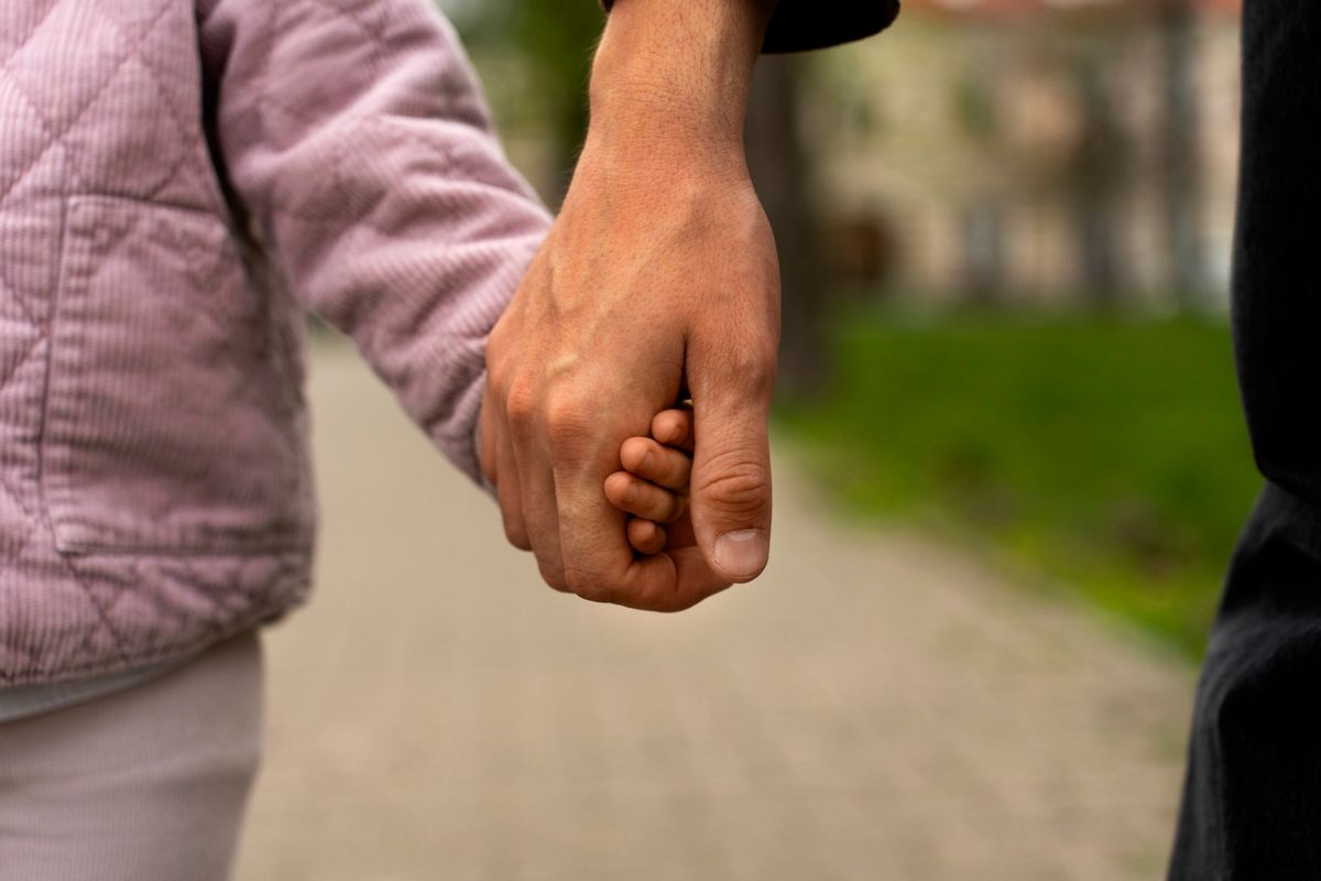 Ma fille de 5 ans m'a lâché à la sortie de l'école : « Papa, pourquoi le nouveau papa n'est pas venu me chercher ? »