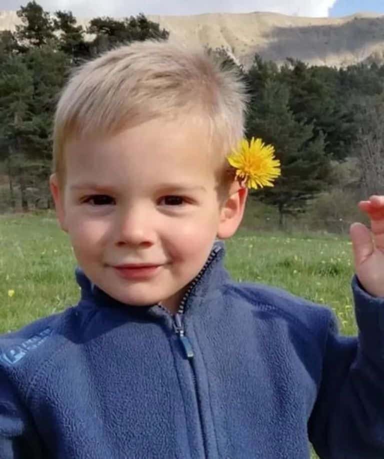 La tragédie du petit Émile s’alourdit : le prêtre qui l’avait baptisé s’est suicidé, laissant une lettre déchirante