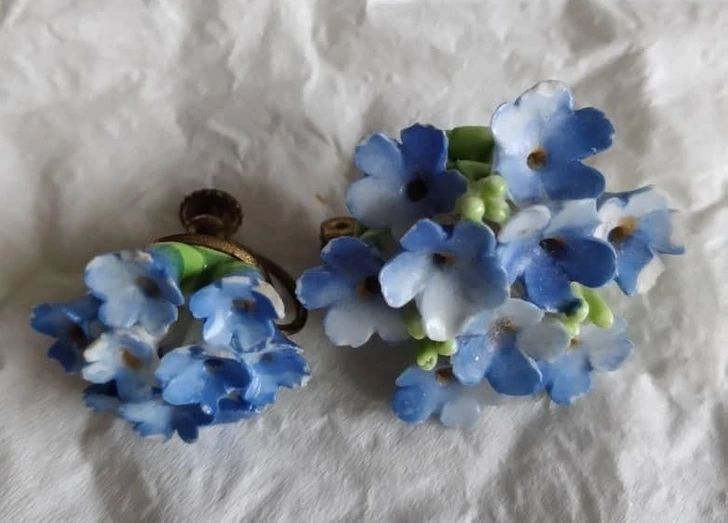 Boucles d'oreilles anciennes achetées il y a 60 ans
