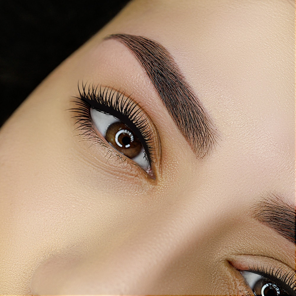 Brosse à sourcils et produit de styling