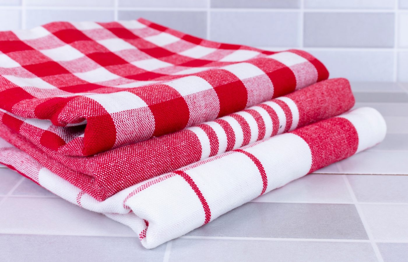 Ingrédients naturels pour le nettoyage : savon de Marseille et vinaigre blanc