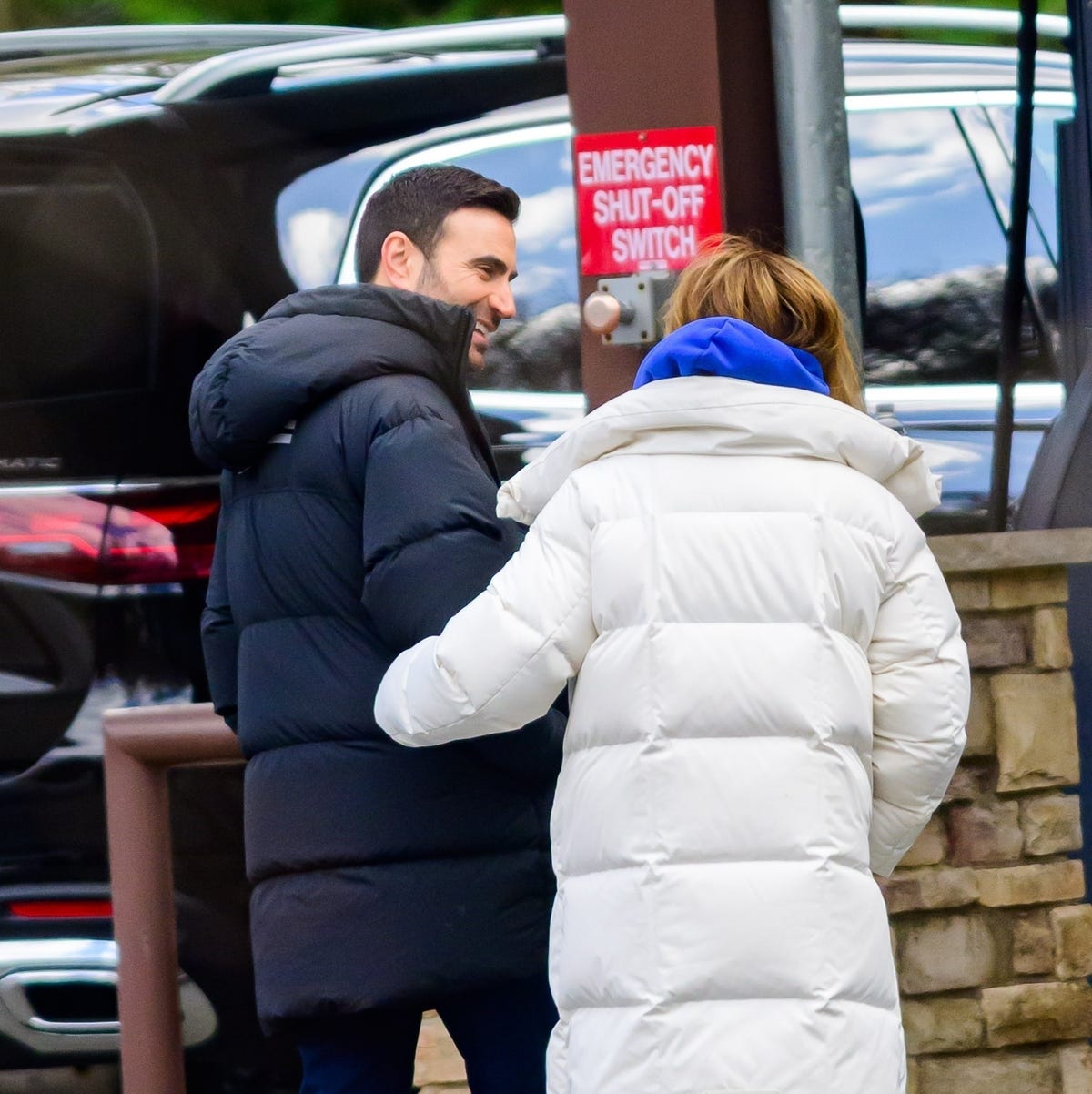 Jennifer Lopez et Brett Goldstein : une complicité qui enflamme la toile