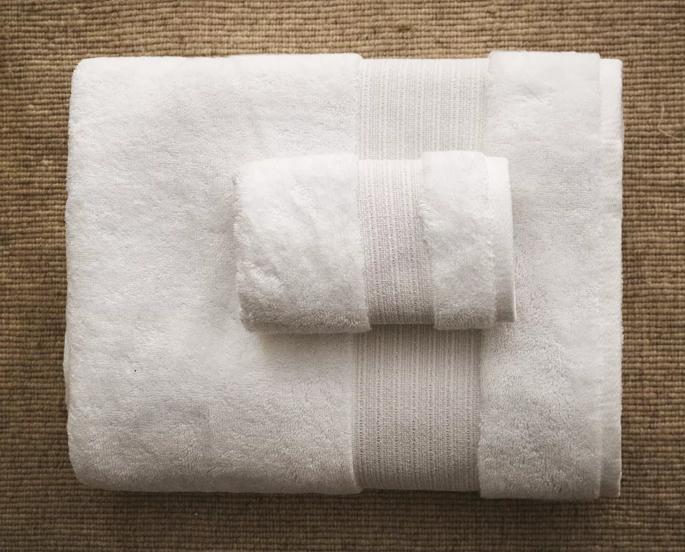 Détail d'une serviette de bain avec bordure renforcée