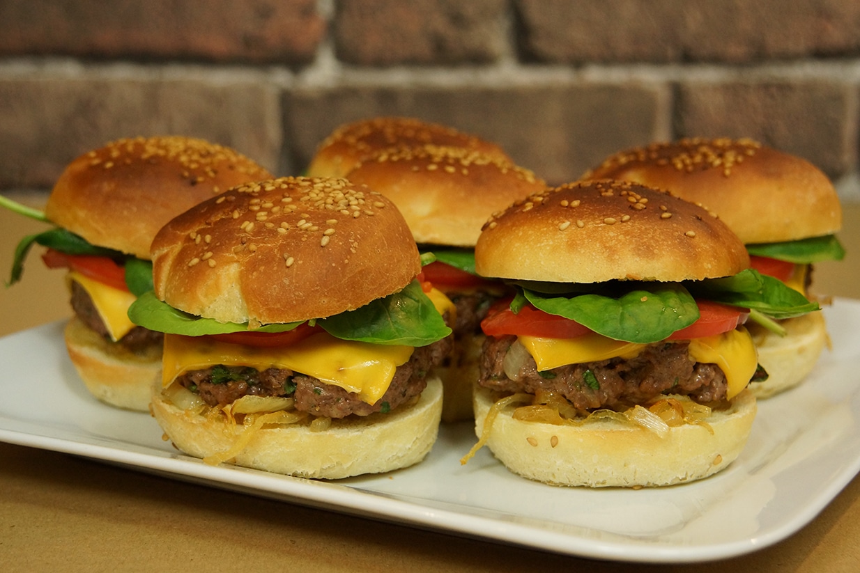 Photo de burgers maison, symbolisant un nouveau départ