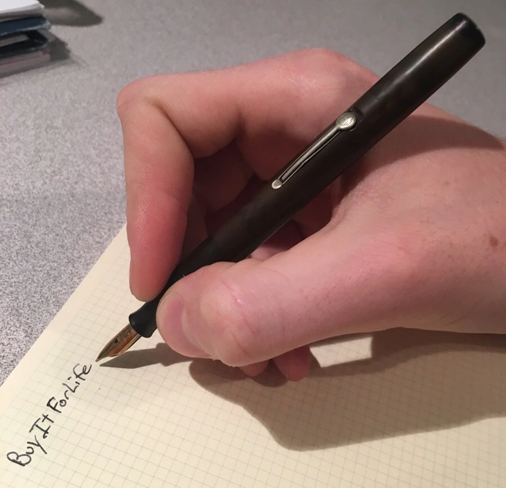 Stylo plume centenaire au design élégant