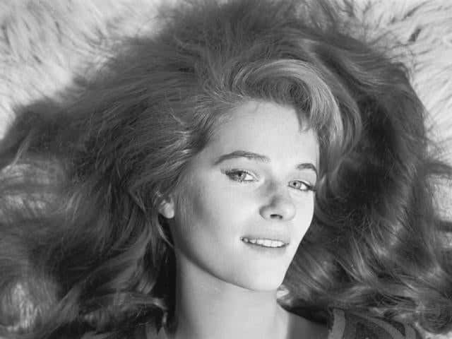 À 78 ans, Charlotte Rampling rayonne sans bistouri ni injections : le secret d'une beauté qui défie les années