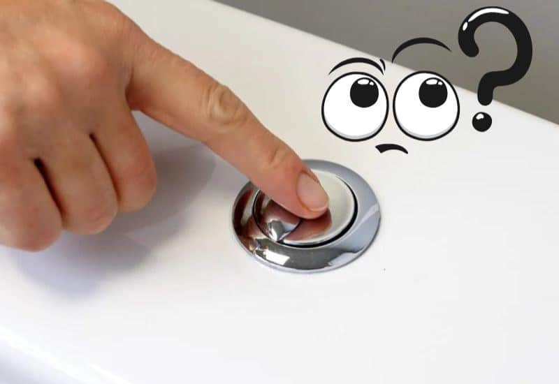 Détail d'une double commande de chasse d'eau avec un point d'interrogation