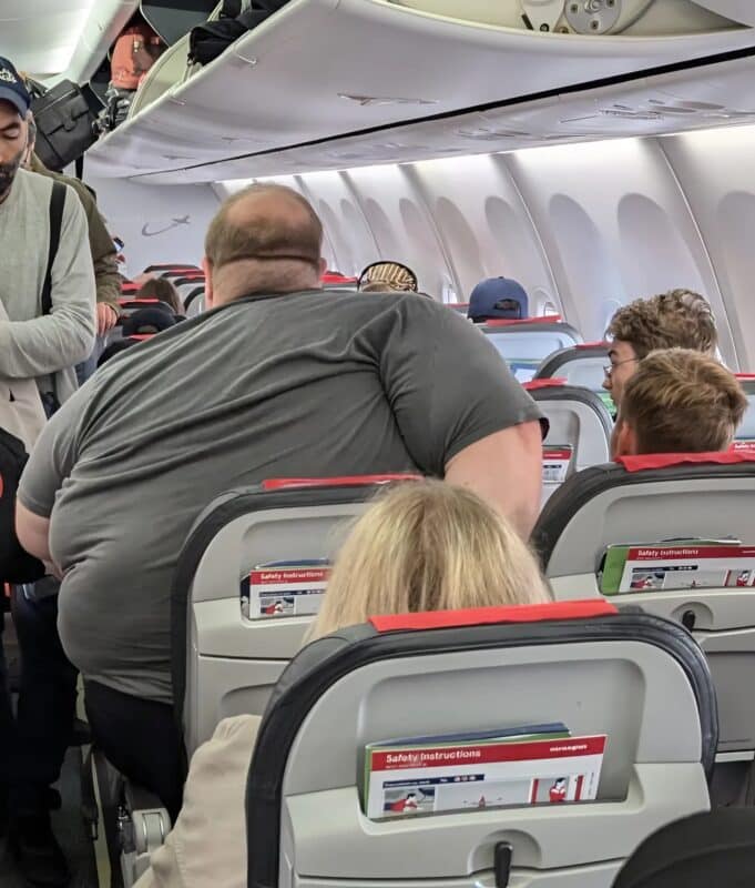 Quand un passager jugé trop gros retourne la situation avec une élégance inattendue