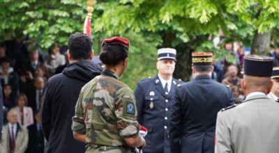 Femme de plus de 50 ans dans l'armée