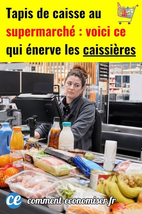 Une caissière qui est énervé car il y a plein de produits sur le tapis de courses
