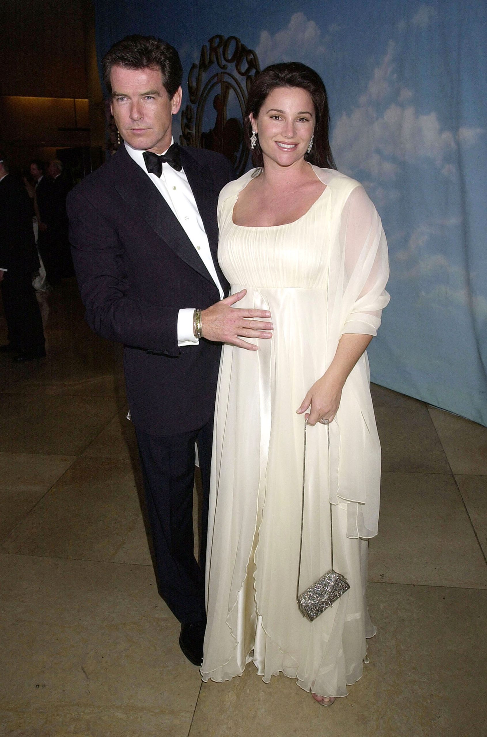 Pierce Brosnan and Keely Shaye Smith pictured at the 14th Carousel of Hope Ball on October 28, 2000 | Source: Getty Images