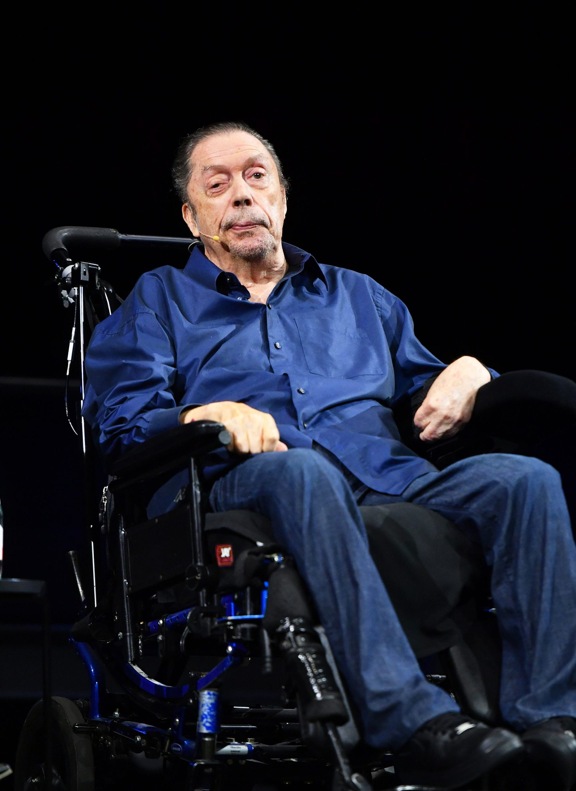 El actor Tim Curry, sobre sus problemas de salud: "Estoy en esta ridícula silla, todavía no puedo caminar"