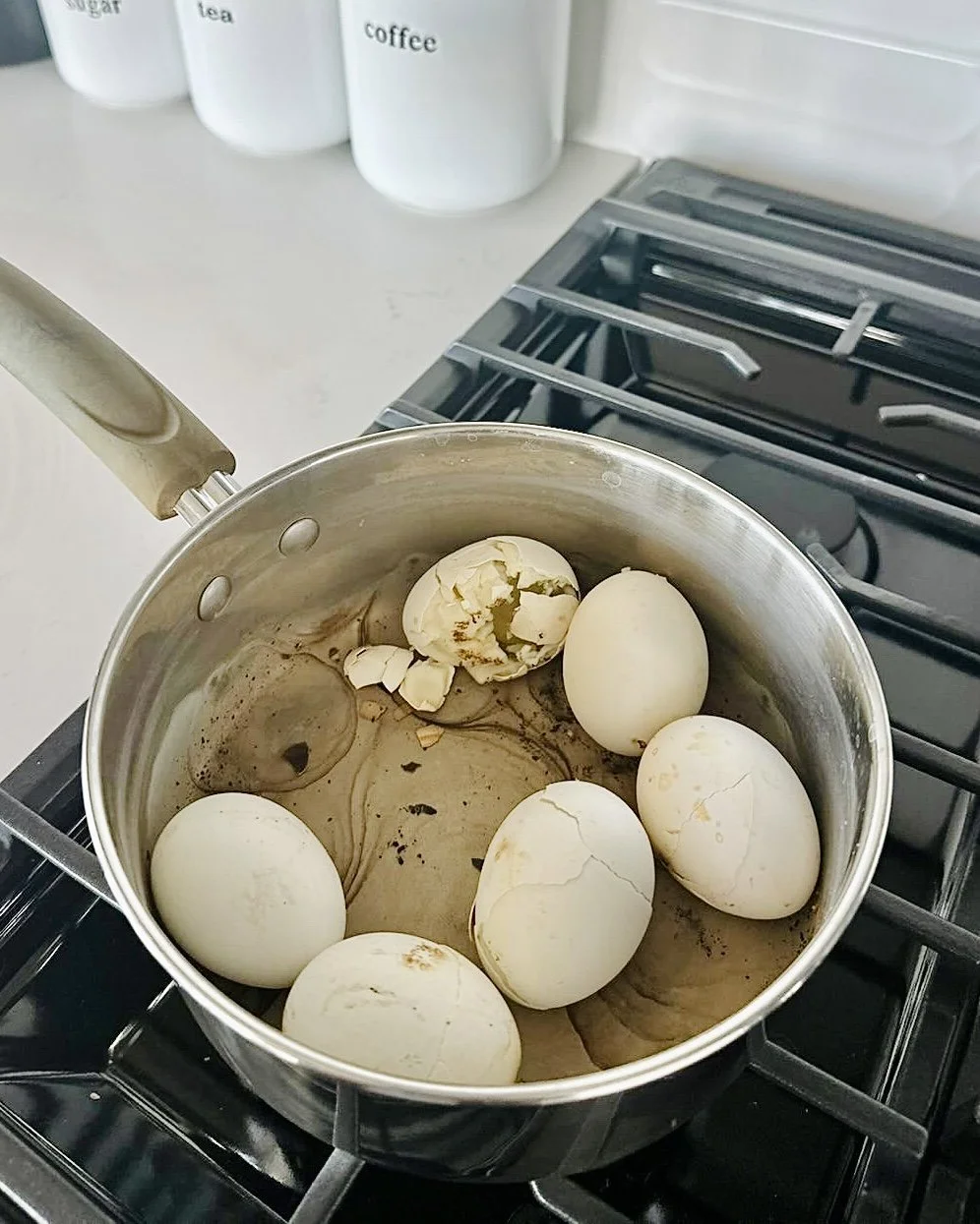 Perfect Hard Boiled Eggs (Easy to Peel, Bright Yellow Yolks)
