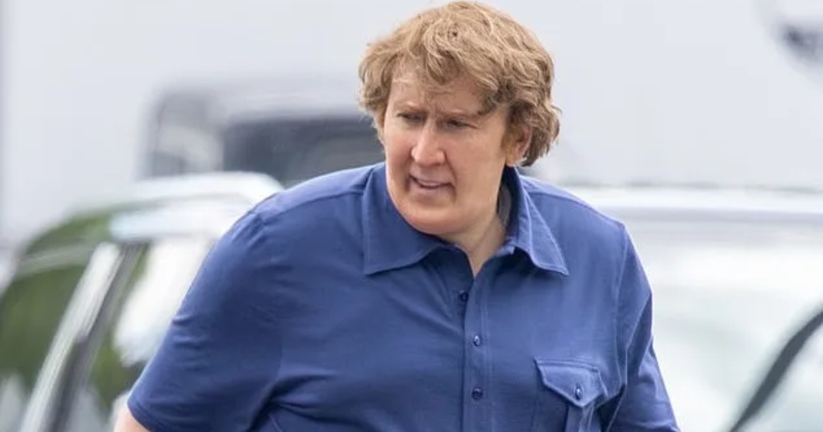 Collage montrant John Madden, son héritage sportif et l'univers des jeux vidéo