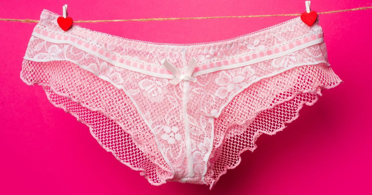 Le mystère du ruban sur les sous-vêtements féminins enfin dévoilé