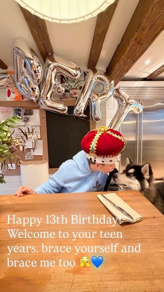 Photographie d'un adolescent souriant, révélé pour son anniversaire.