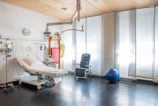 Illustration d'une salle d'accouchement moderne
