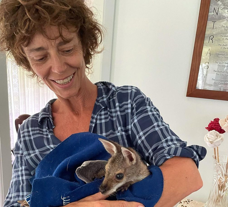Portrait de Maggie, souriante et lumineuse