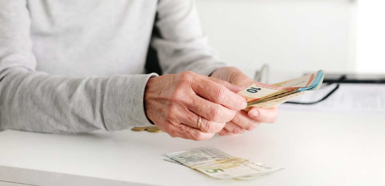 Infographie schématisant le calcul de l'abattement pour une pension inférieure à 3000 euros.