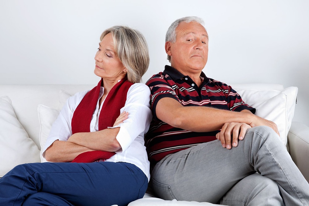 Couple senior : pourquoi l’infidélité explose après 55 ans ?