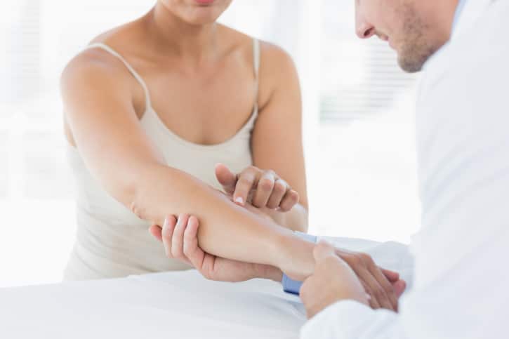 Quand le corps parle : ces 10 douleurs physiques qui révèlent un mal-être émotionnel
