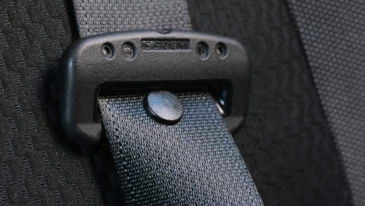 Pourquoi ce minuscule bouton sur votre ceinture de sécurité pourrait bien vous sauver la vie