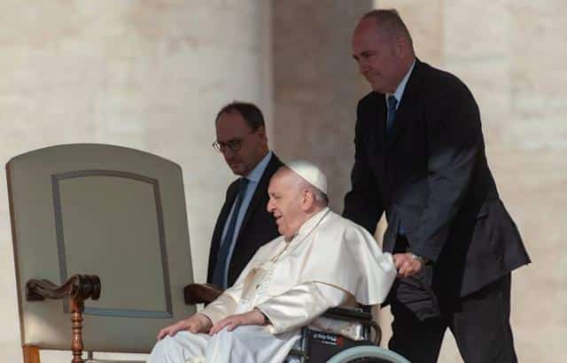 Le dernier adieu du pape François : un geste de gratitude qui bouleverse le Vatican