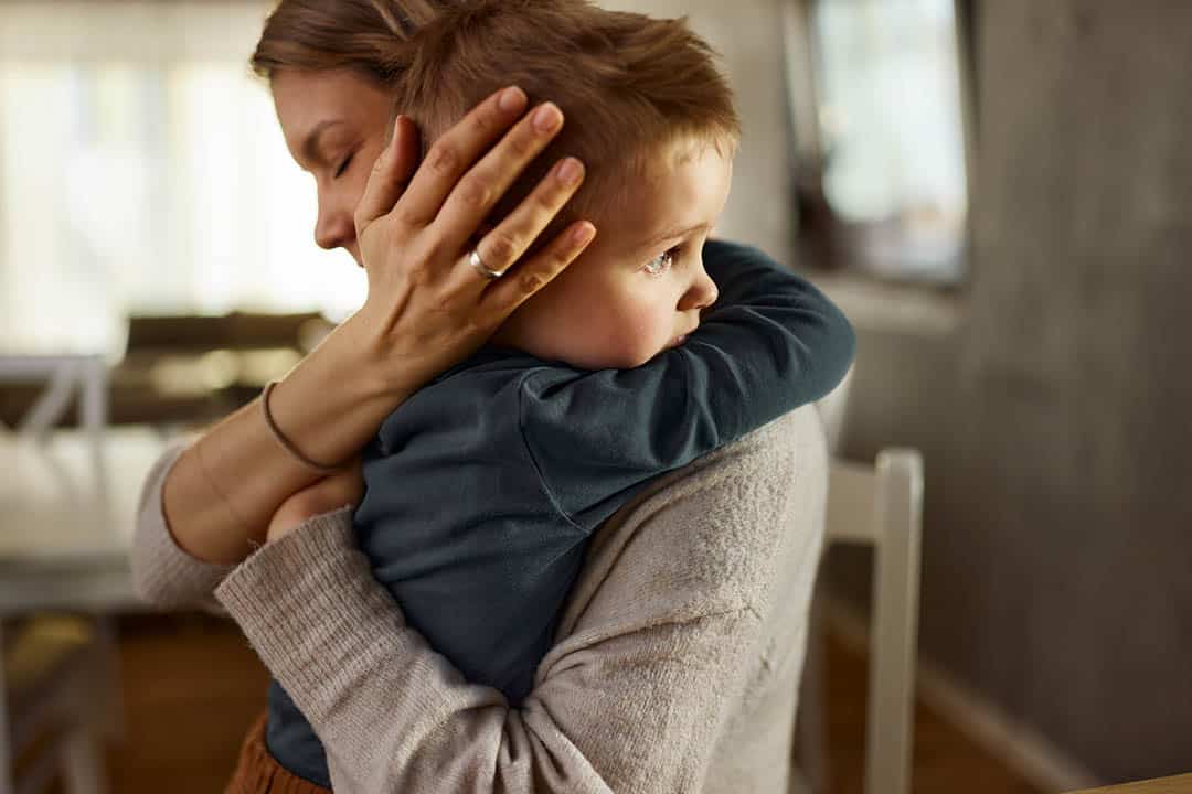 Une étude menée auprès de 200 enfants révèle : les adultes qui restent proches de leurs parents ont tous reçu ces 6 clés essentielles